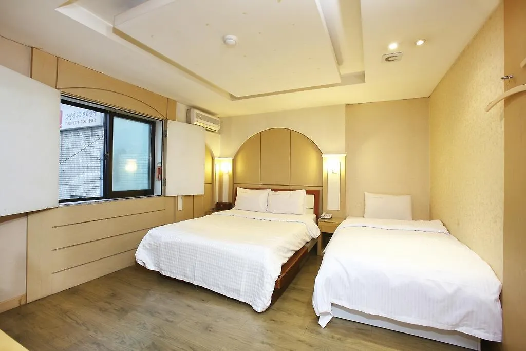 Sky Hotel Jongno Soul 2*,